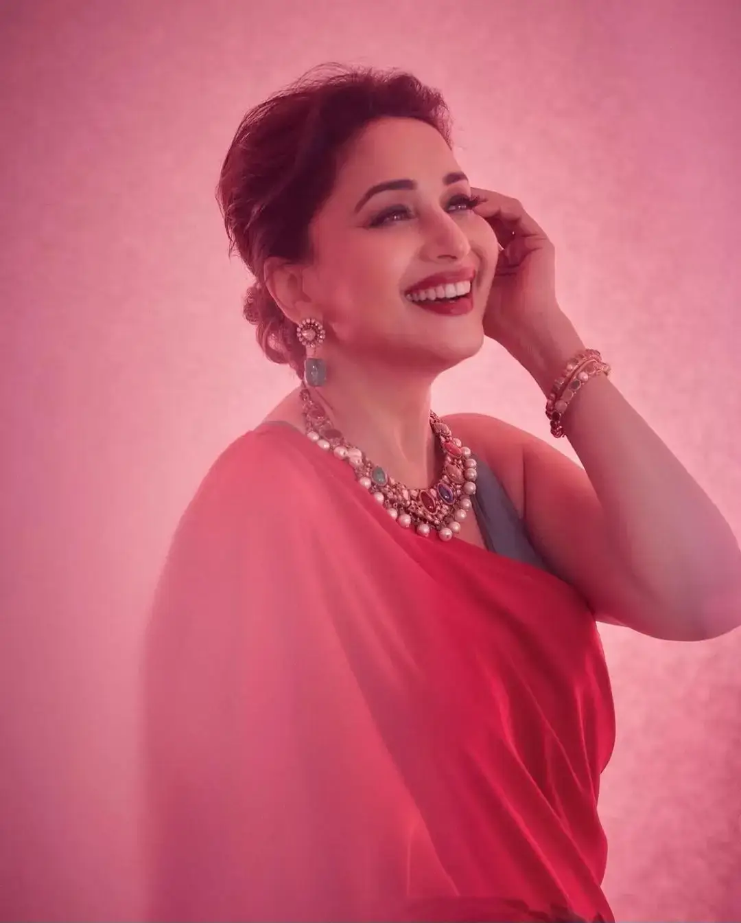 INDIAN ACTRESS MADHURI DIXIT IN TRADITIONAL RED SAREE 5